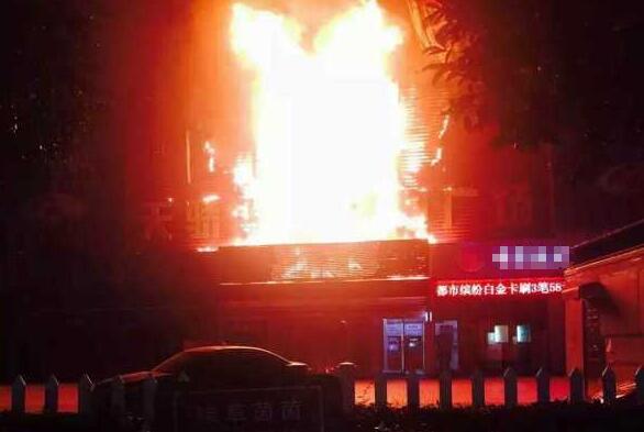疑似LED顯示屏線路問題致廣場(chǎng)突發(fā)火災(zāi)