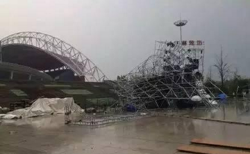 濰坊啤酒節(jié)遭遇暴風(fēng)雨 led租賃屏不敵”全軍覆沒”！