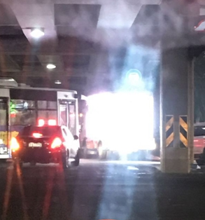 ?？谑忻耖_車遇LED屏廣告險撞人 企業(yè)：有人來查我搞定 